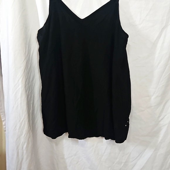 Torrid Tank - Picture 2 of 7